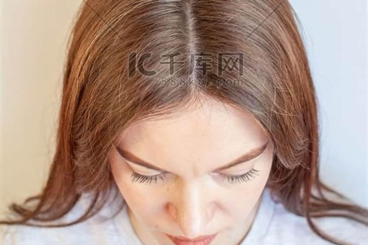 梦见自己梳头发是什么意思 梦见自己梳头发是啥意思