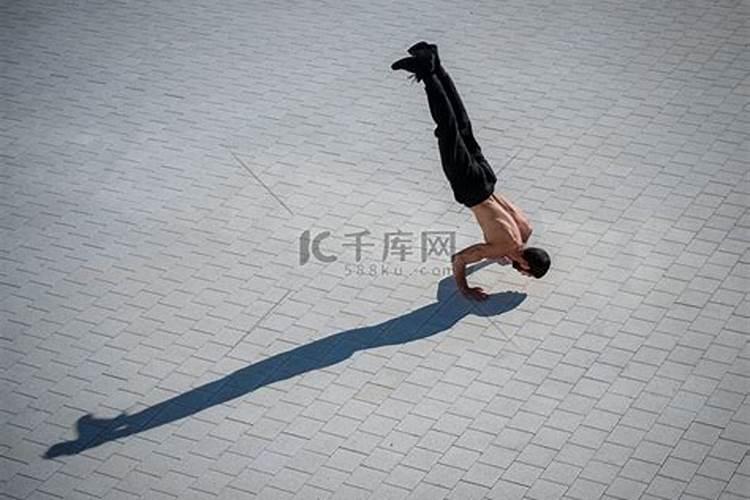 梦见老公光膀子代表什么？