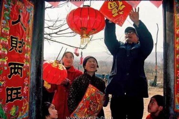 梦见贴春联是什么意思 梦见贴春联的解释