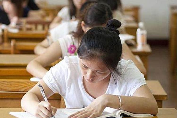 梦见自己的同班同学