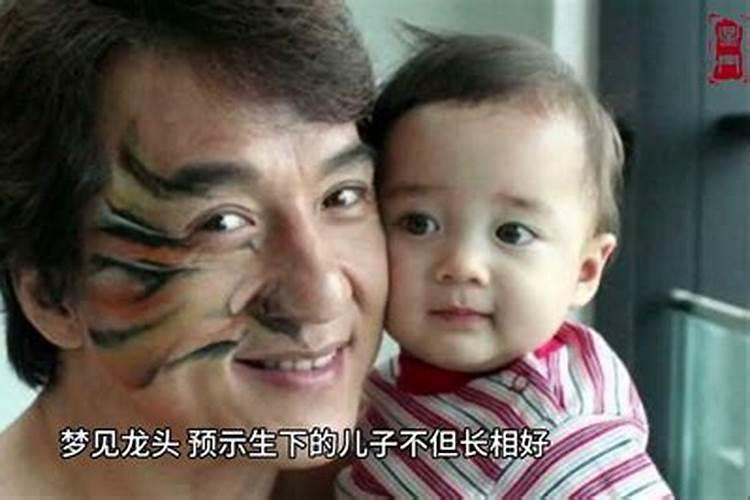 做梦梦见龙在水里游是什么意思 梦里梦到龙在水里游