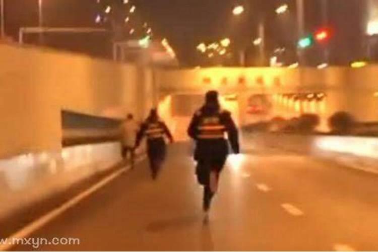 梦见被追杀逃跑躲藏是什么意思