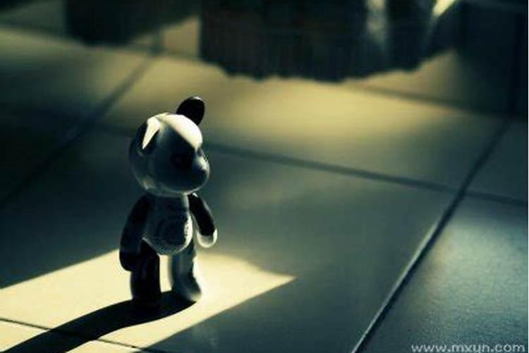 梦见死人和自己说话好不好 梦见死人和自己说话预示什么