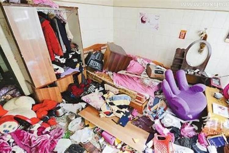 女人梦见自己家里乱七八糟