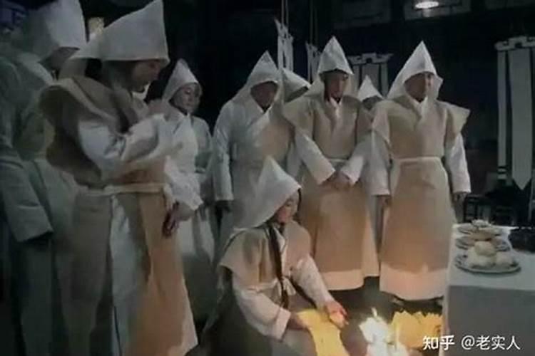 梦见别人披麻戴孝给死人磕头的预兆