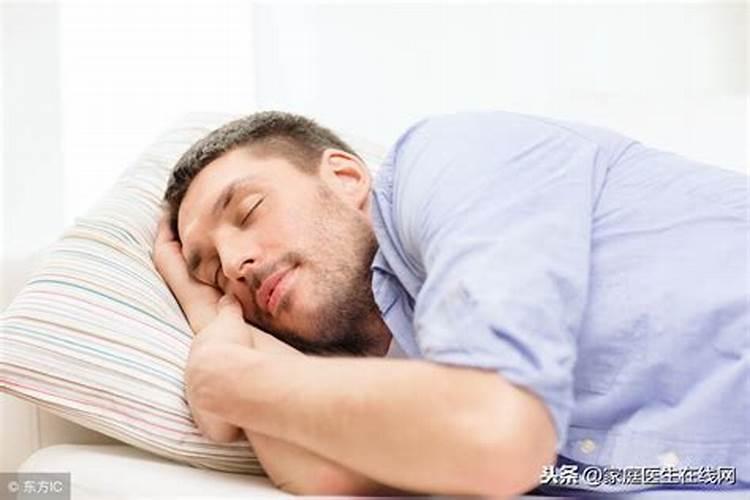 梦到我不喜欢的男孩子的母亲变成鬼,掐这我的脖子,这说明什么
