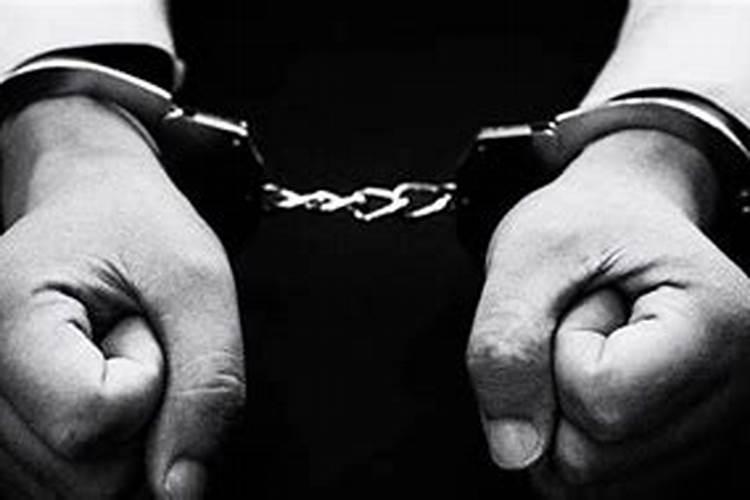 梦见弟弟被困我去救他