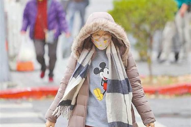 有一位出家道士让我出3000元做法式就能帮我改变命运是真的吗