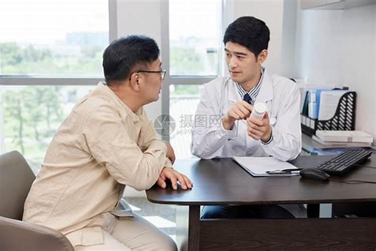 梦见在医院躺在好多生病的老人的预兆