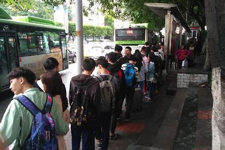 梦见等公交车等不来的预兆