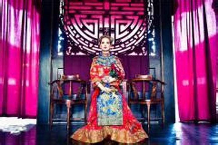 女人梦见自己穿一套红衣服