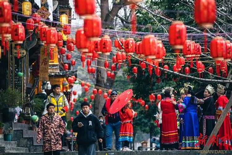 《边城》的风景美.风俗美.人情美.(兄弟情.爱情.亲情)是什么？