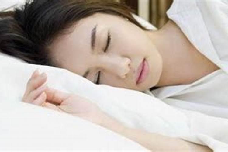 梦见好多人很乱