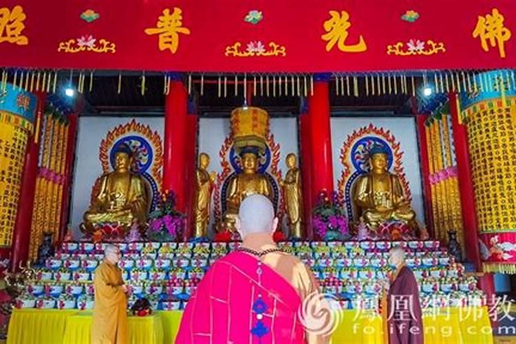 梦见女朋友和别的男人躺在床上的预兆