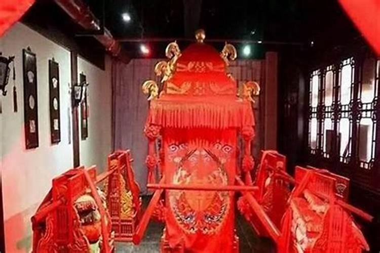 邻居家门口挂了一些剪纸小人对我们有影响吗？