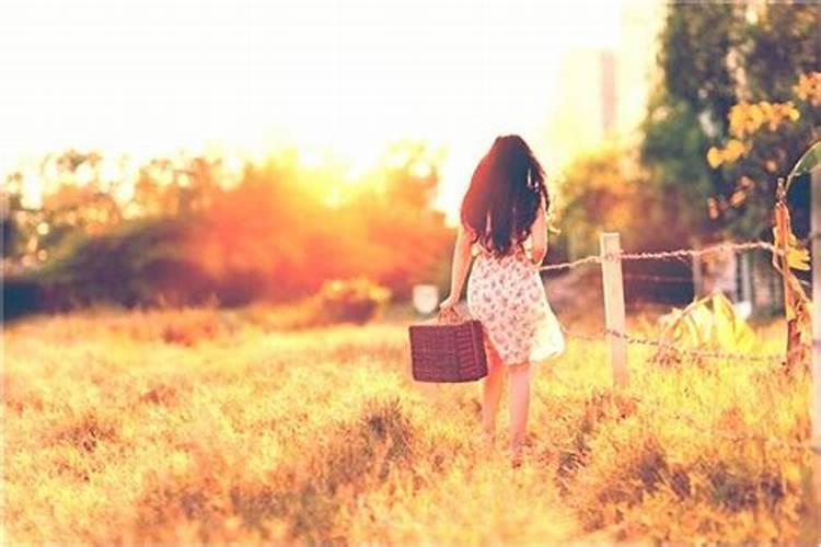 女梦见熟人是什么意思？