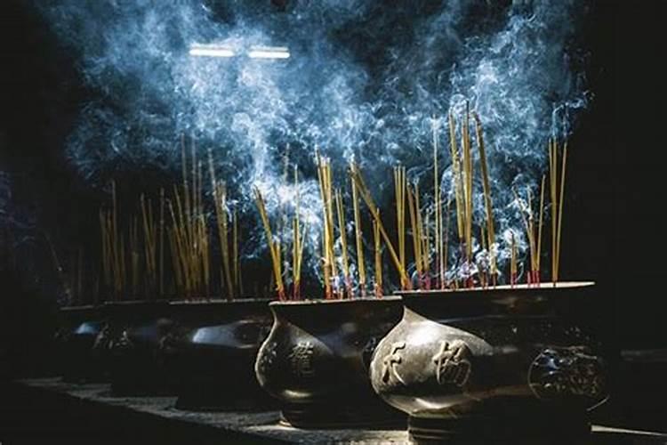 梦见给死人上香是什么意思