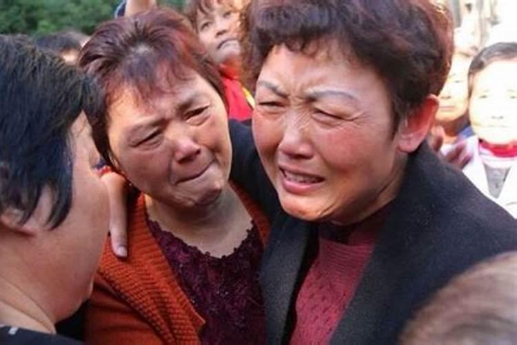 梦见大大水回家见父母母亲在哭的预兆