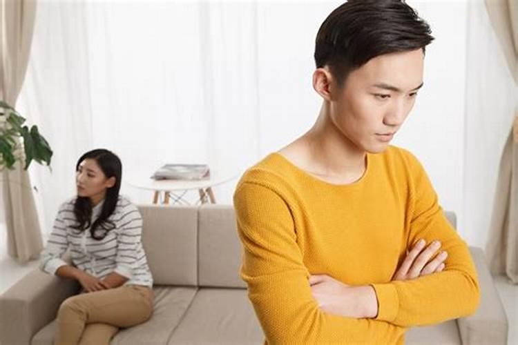 梦见情人和别的女人很亲密,对我不理不睬。这个梦代表什么意思？