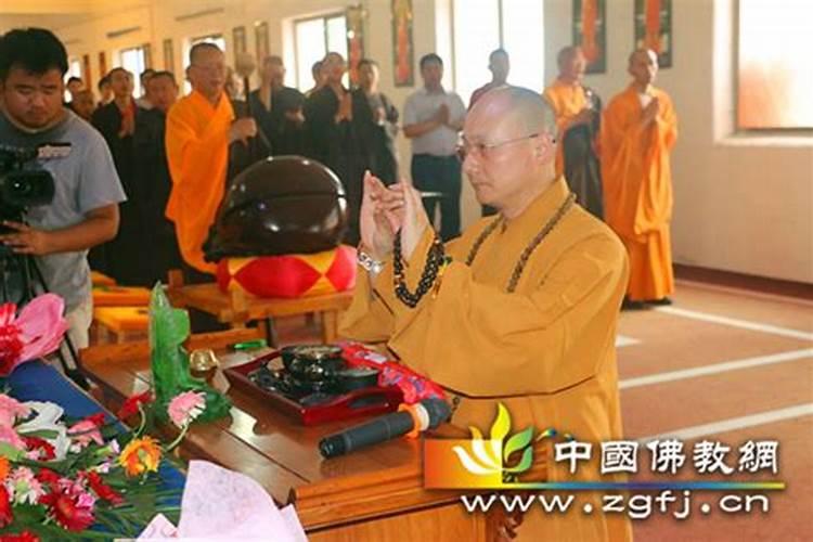 石家庄一用“滚”字回复群众的官员被免职,对此你怎么看？