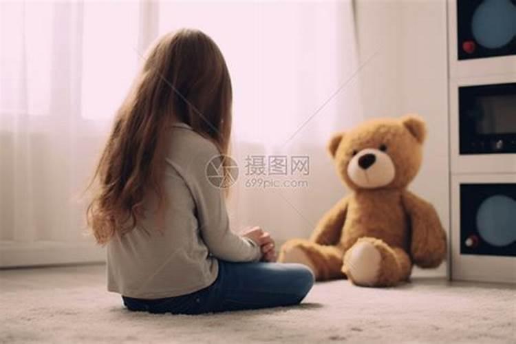 ...得到了阴阳眼,阴阳眼的原来主人是一小女孩,这部电影的名百度...