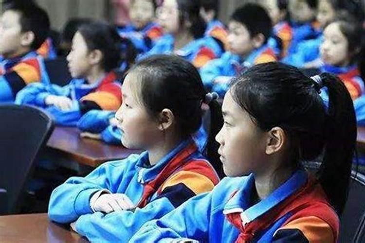 有个普通话不标准的数学老师而且教学差,该怎么办？