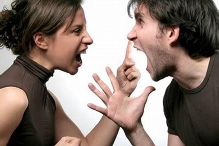 梦见老公和别的女人在一起而不理我,怎么解？