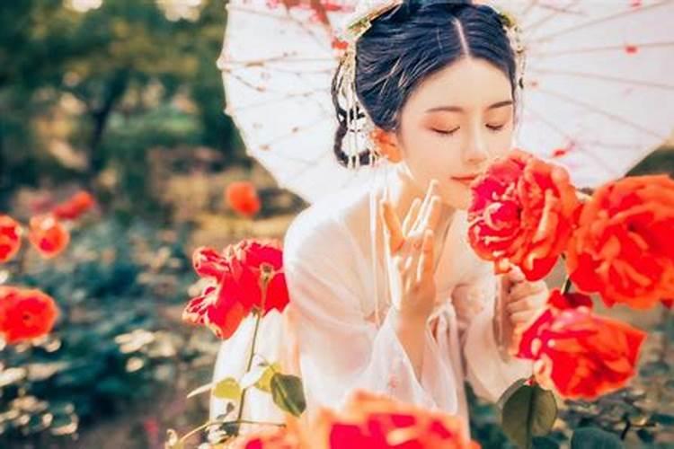 如何通过一个人的面相看桃花 有桃花的征兆