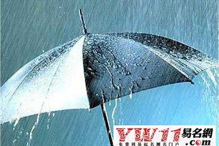 梦见下雨天摔倒的预兆