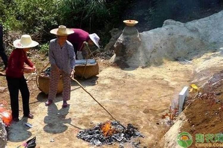 今年七月十五能上坟吗