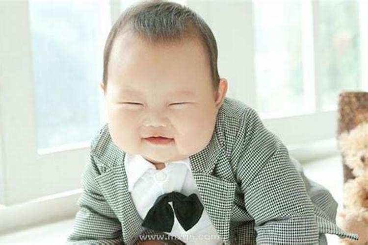 梦见妹妹家的小孩才6个月就会说话