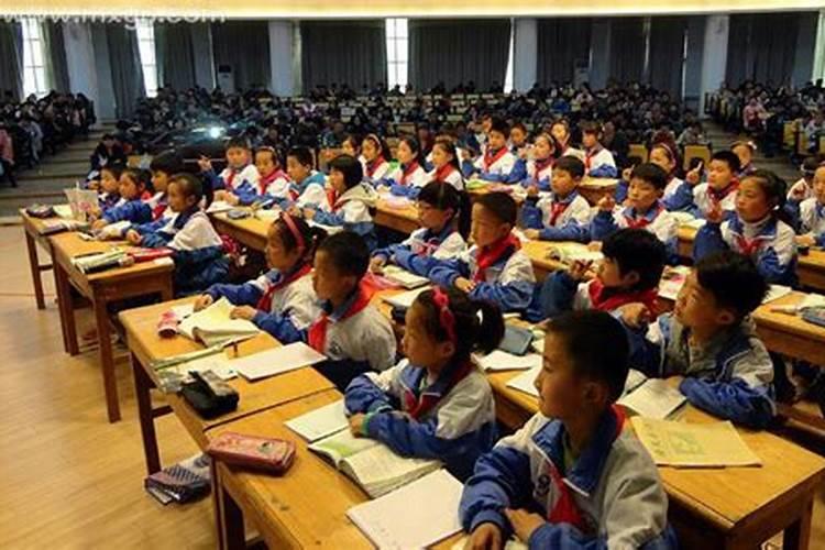 女人梦见自己还在上学是什么预兆