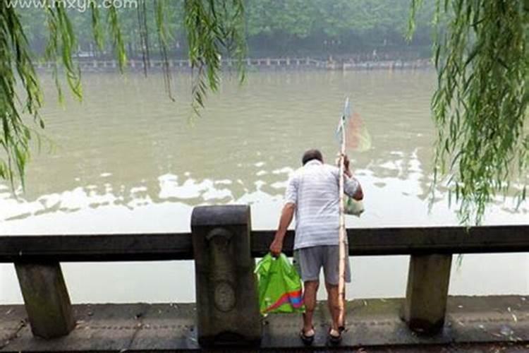 梦见水涨高什么预兆 梦见水涨高的预兆