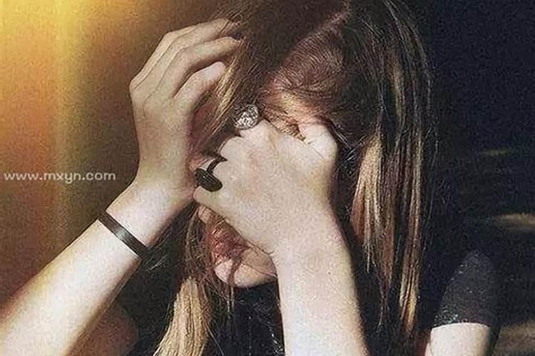 女人梦见熟悉的女人哭