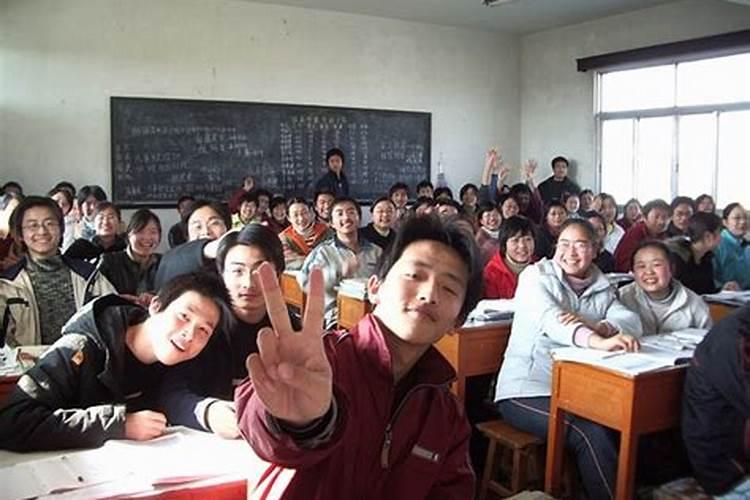 梦到自己回学校读书 梦见自己回学校读书是什么预兆