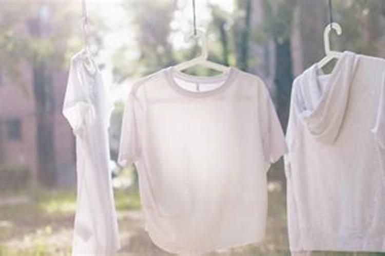 梦见自己的衣服被人拿走的预兆