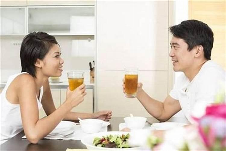 梦到好多陌生人来家里吃饭预示着什么