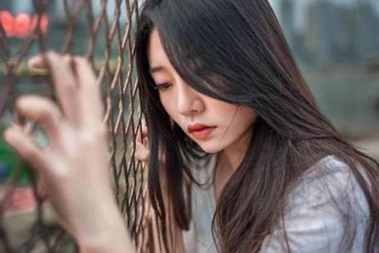有种“毁容”叫沈傲君？年轻时美过朱茵梅艳芳,如今怎样？