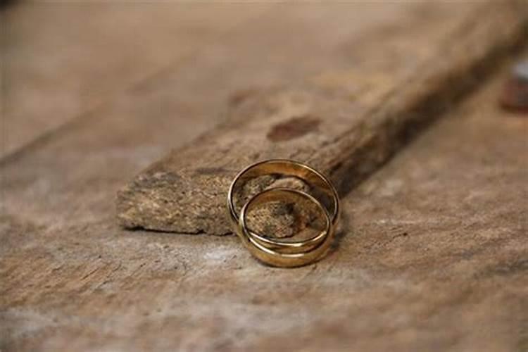 已婚女人梦见戒指断了是什么意思