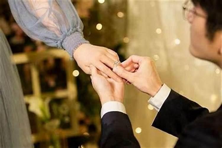 清明节吃青团象征着什么