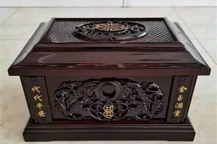 梦见大蛇是什么预兆 女性