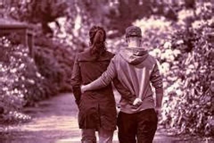 梦见自己老婆和别的男人在一块的预兆