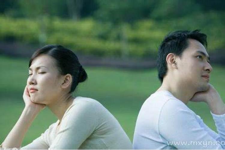 已婚女人梦见自己和老公离婚