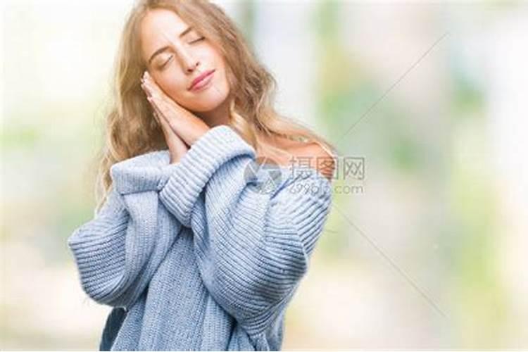 梦见身上盖了很多毛衣睡觉的预兆