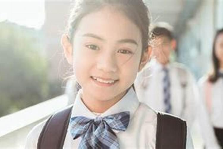 我经常做梦 梦到上学时同坐的 女同学 我以前 对她挺有好感的 不知做梦...