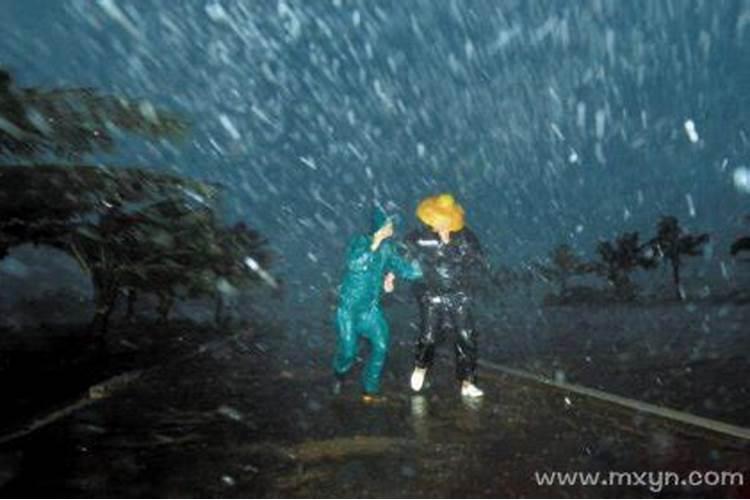 做梦梦到刮大风下大雨是什么意思