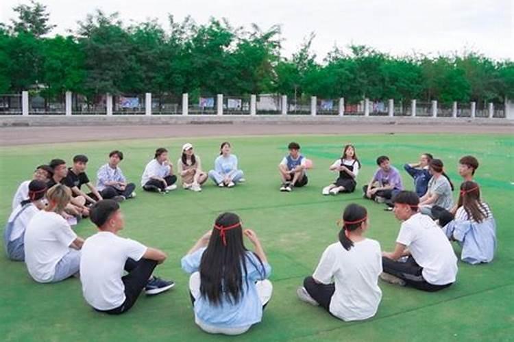 梦见很多同学在一起上课