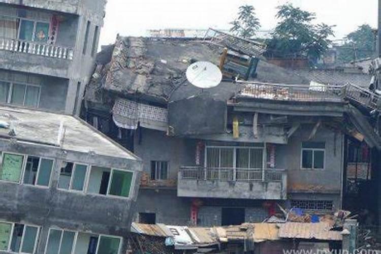 梦见建筑物倒塌自己惊险逃过