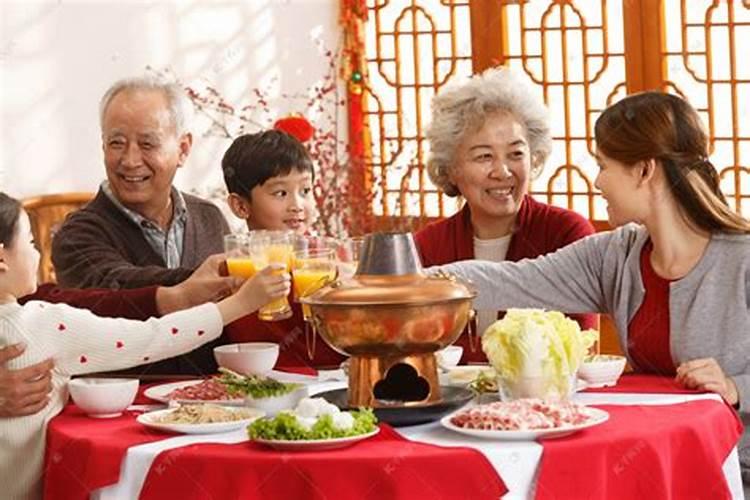 梦见外婆家过年