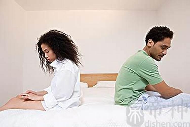 婚姻或情感中出现三角关系是因为女人眼里容不下沙子还是因为男人根本就...